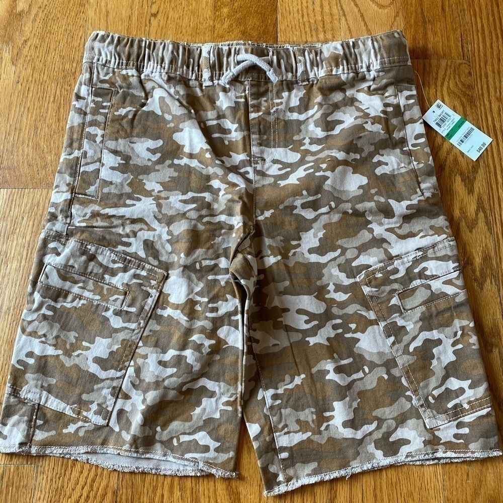 NWT epic threads brown sand camo raw edge shorts size Lg